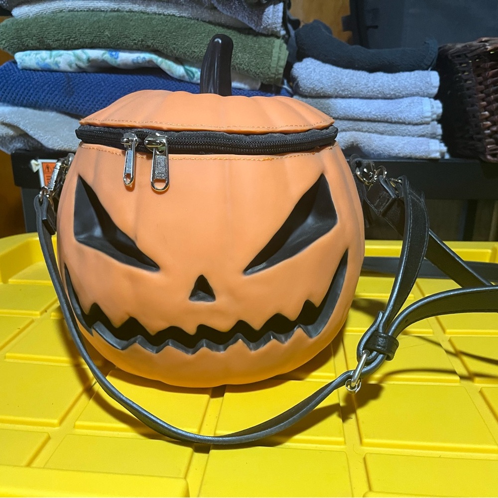 La Femme en Noir large sleepy hollow Pumpkin bag